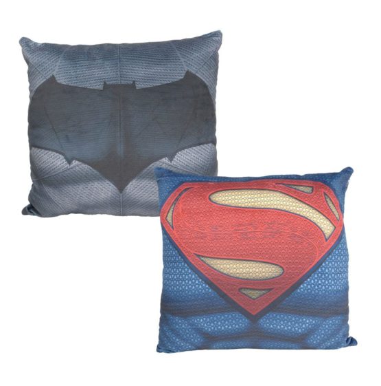 Batman vs. Superman jastuk – Logo